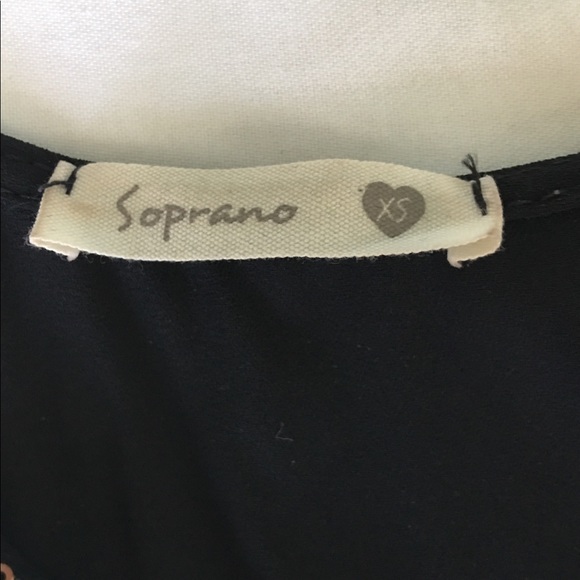 🍾😎Gold and black sequin top ! 😎🍾 - Picture 5 of 6